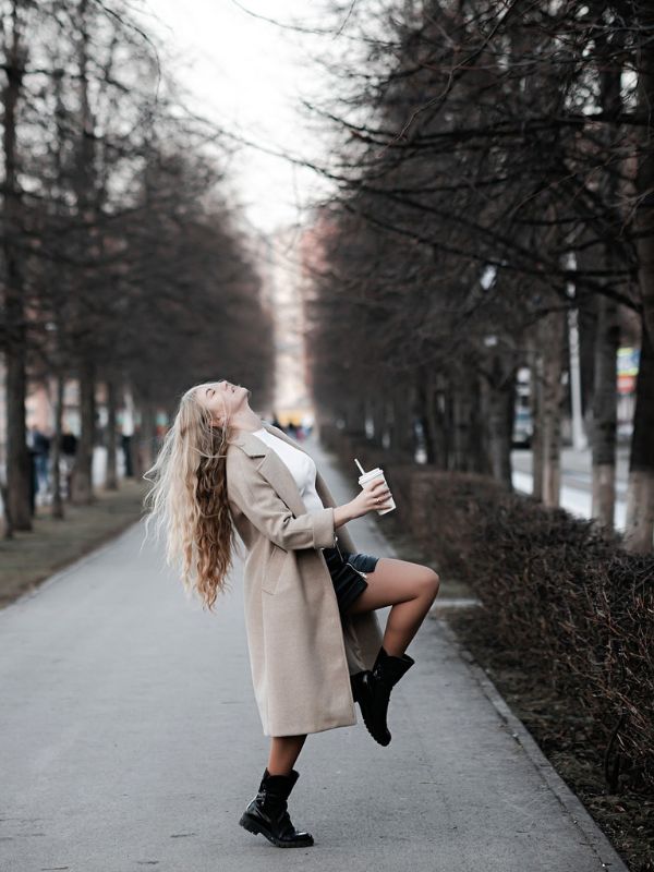 femme en joie